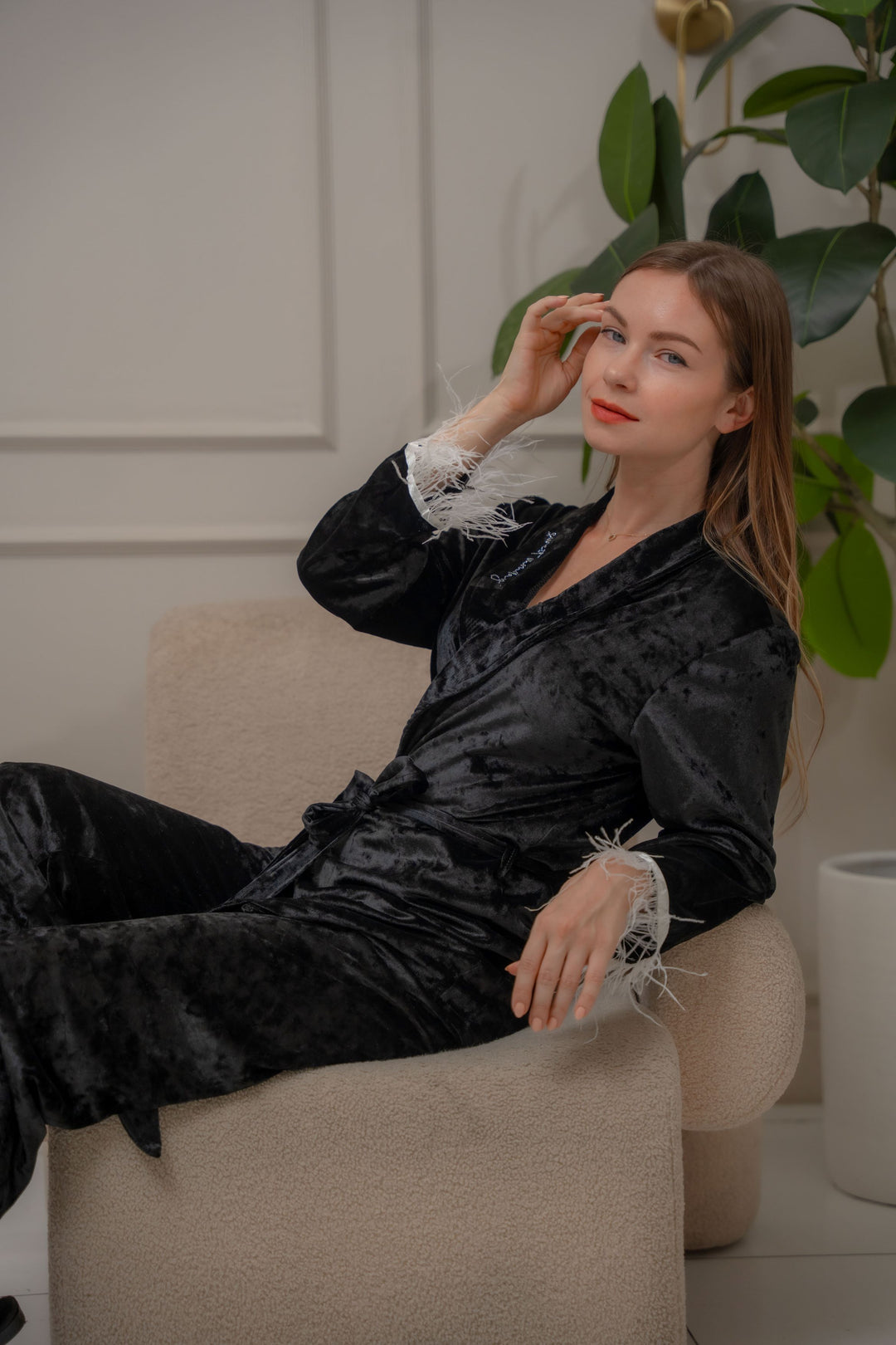 FEMINISM BEVELYN VELVET LONGSLEEVE PAJAMA SET