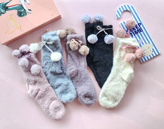 #8125 Pompom socks