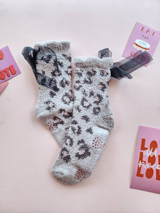#8118 Cheetah socks