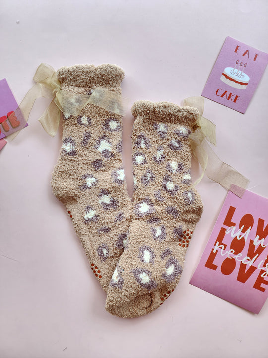 #8118 Cheetah socks
