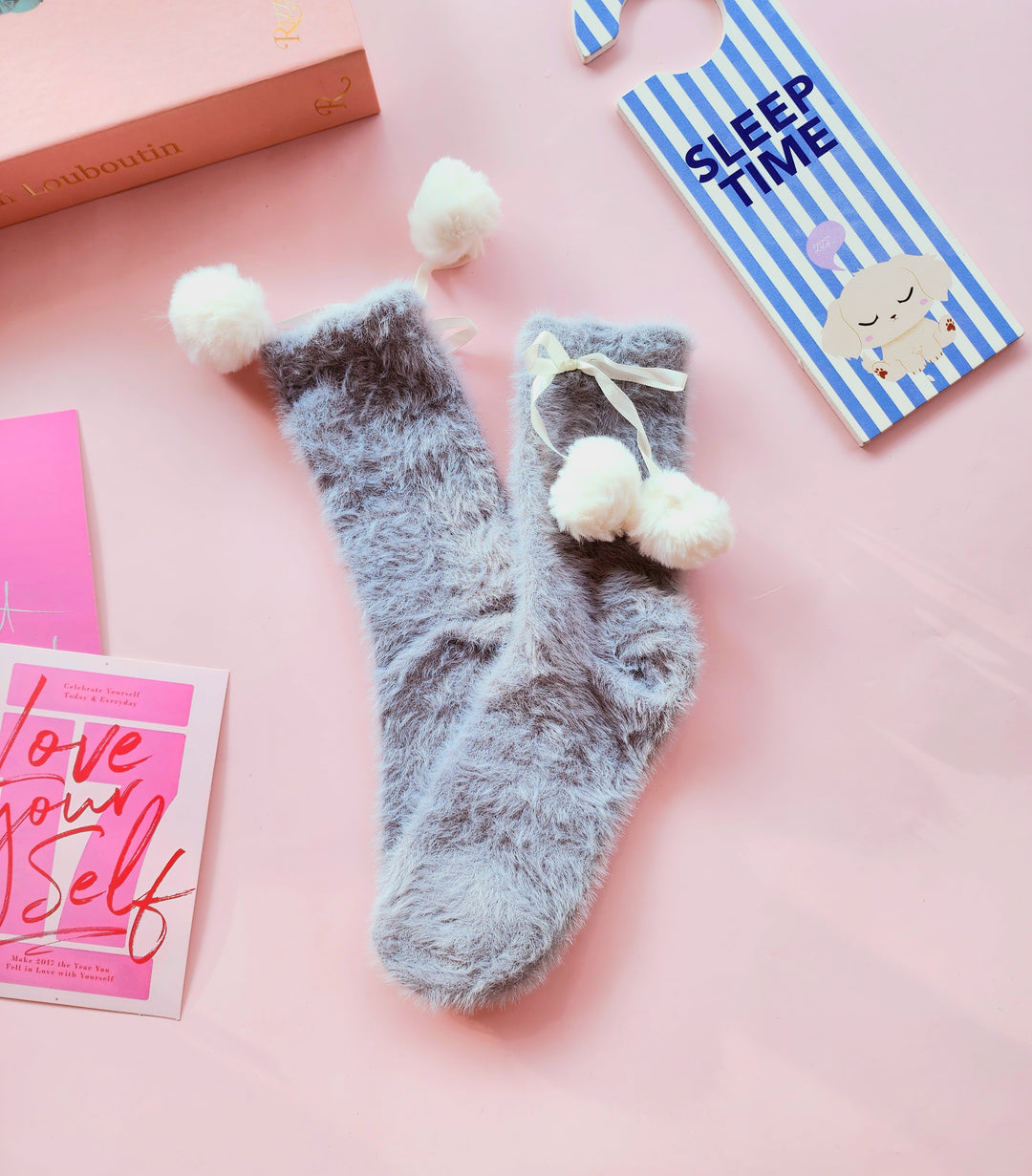 #8125 Pompom socks