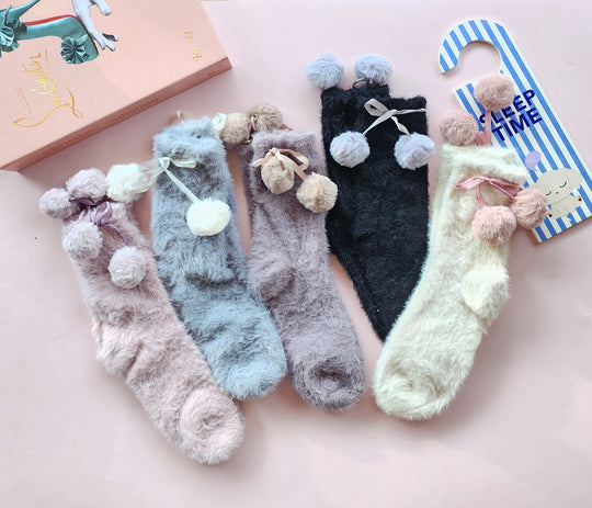 #8125 Pompom socks