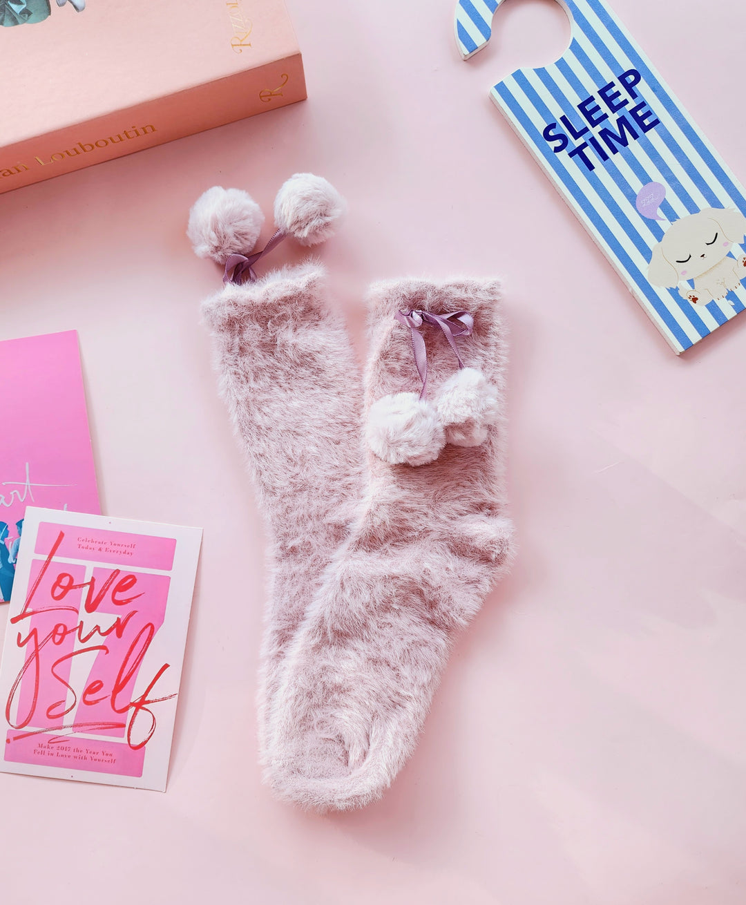 #8125 Pompom socks