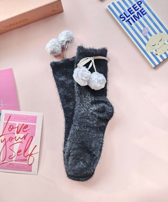 #8125 Pompom socks