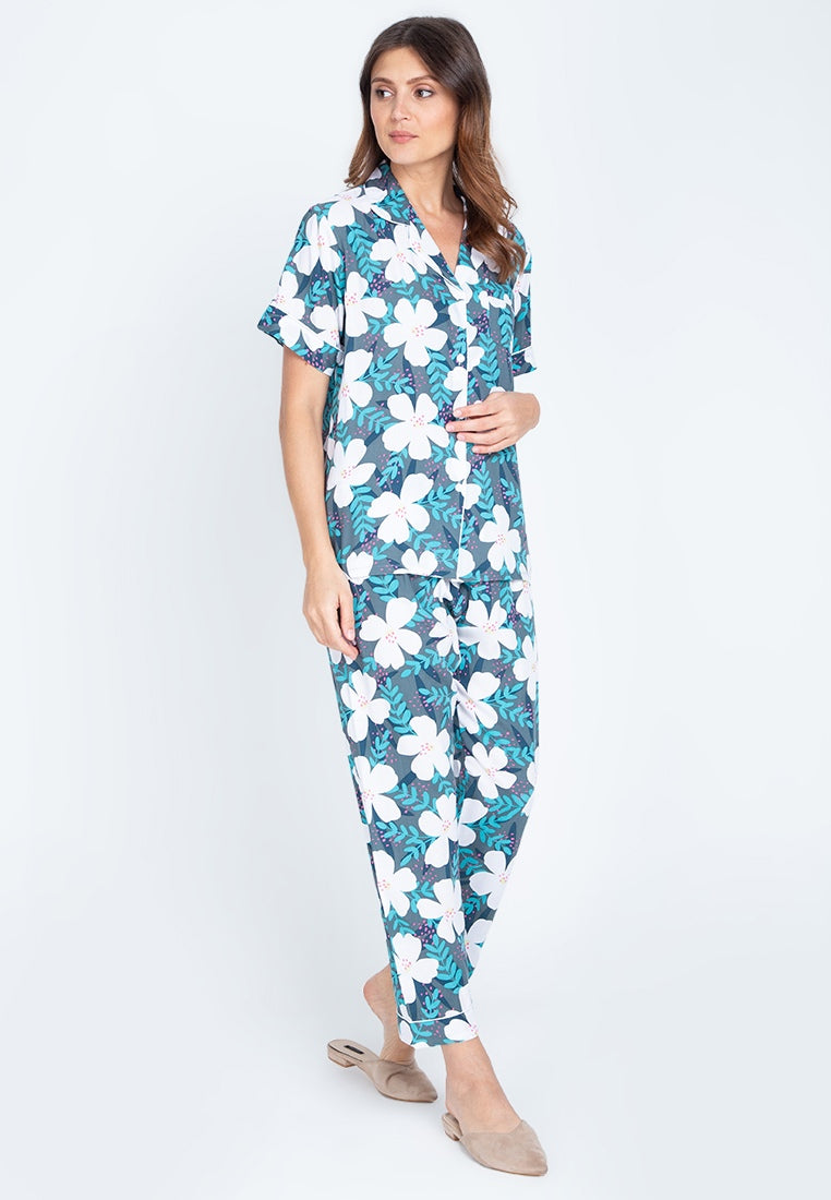 Woman wearing a floral shortsleeve and pajama