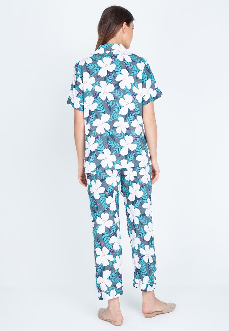 Woman wearing a floral shortsleeve and pajama