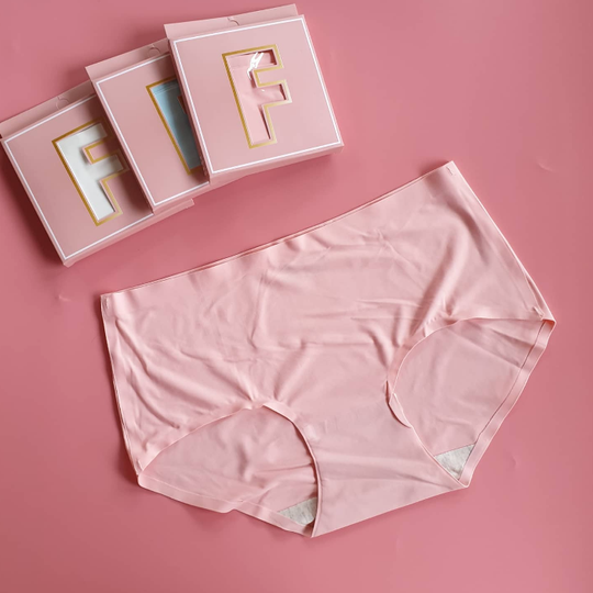 women wearing seamless underwear
