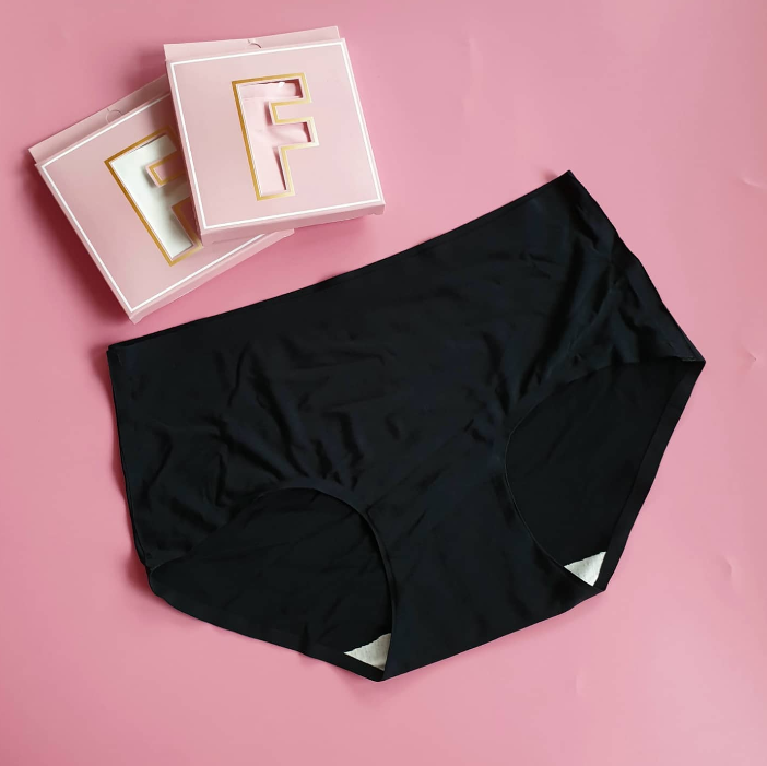 women wearing seamless underwear