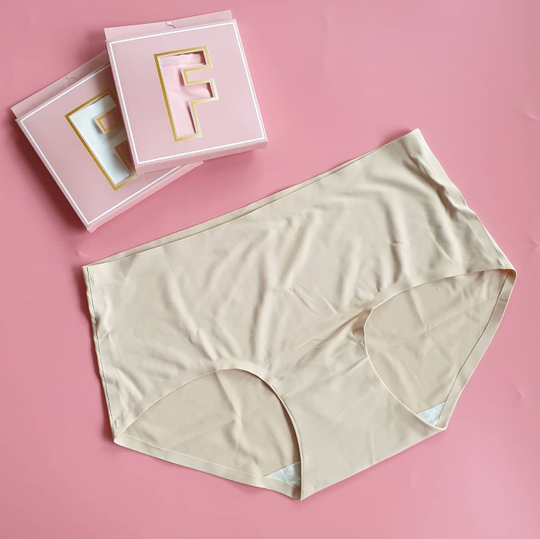women wearing seamless underwear