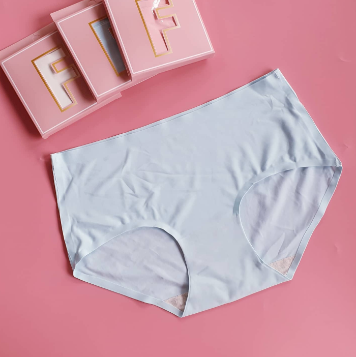 women wearing seamless underwear
