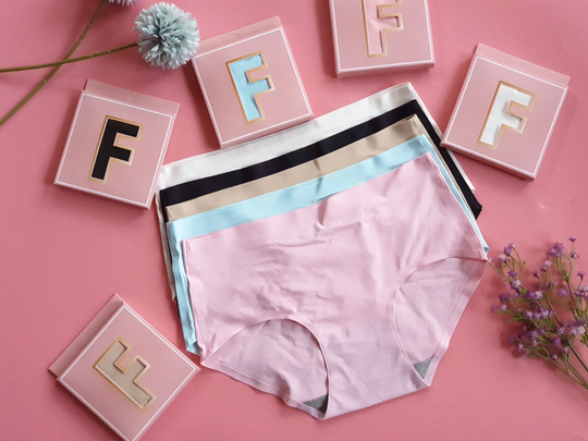 women wearing seamless underwear